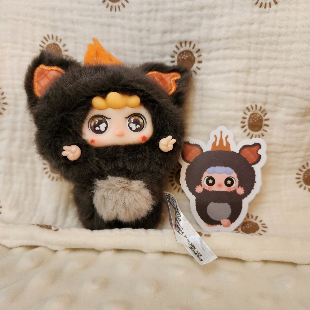NWB Migo Trouble Maker - The King's Crown Special Eyes! - Picture 1 of 1